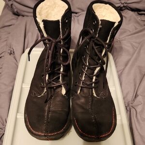 Wenger Black Lace Up Boots with White Lining